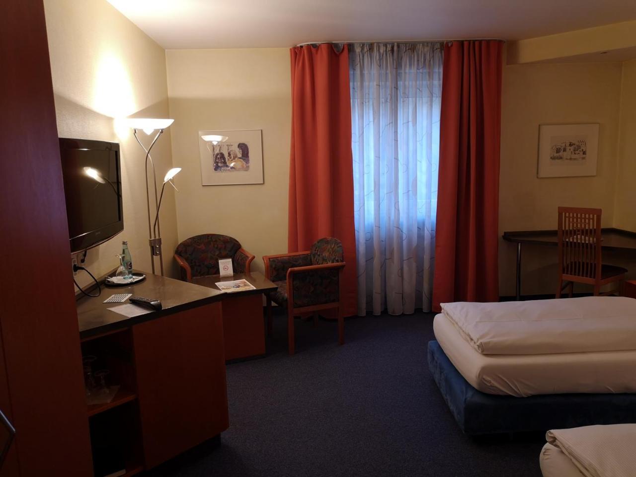 Main Hotel Eckert 3-Sterne Superior Margetshöchheim Exterior foto